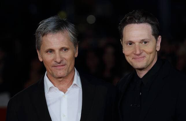 Filmfest in Rom - Captain Fantastic Filmpremiere Otober 17, 2016 - Rome, Italy - British actor VIGGO MORTENSEN with director MATT ROSS on the red capet of Captain Fantastic during the Rome Film Festival 2016. Rome Italy - ZUMAi15_