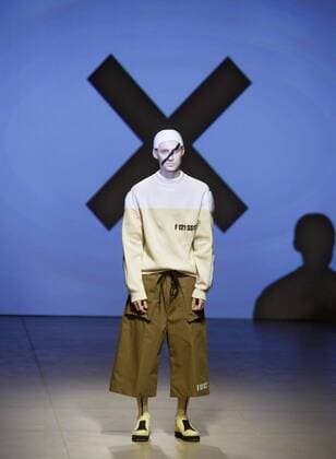 October 17, 2016 - Kiev, Ukraine - A model presents a creation by Ukrainian brand DASTISH FANTASTISH, during the Ukrainian Fashion Week in Kiev, Ukraine,on 17 October,2016. The fashion event presents Spring Summer 2017 collections by Ukrainian and International designers,from 12 to 18 October. Kiev Ukraine - ZUMAg194