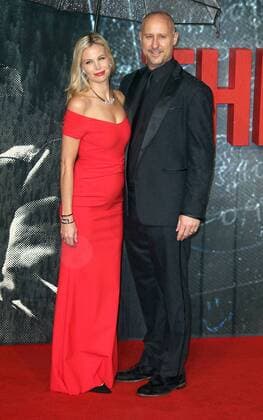 Gavin O Connor und seine Ehefrau Brooke Burns bei der The Accountant Film Premiere am 17.10.2016 in London The Accountant Kino Premiere in London, 2016 