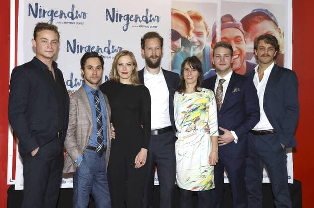 Dennis Mojen, Ludwig Trepte, Saskia Rosendahl, Regisseur Matthias Starte, Amelie Kiefer, Ben Münchow und Frederik Götz bei der Premiere des Kinofilms Nirgendwo im Cubix Kino. Berlin, 17.10.2016 Foto:xS.xGabschx xFuturexImage