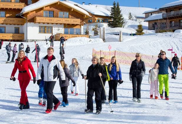 22-02-2016 Wintersport King Willem-Alexander and Queen Maxima and Princess Amalia and Princess Alexia and Princess Ariane with Princess Beatrix and Prince Constantijn and Princess Laurentien and Eloise and Claus-Casimir and Leonore pose for the media during a photo session in the Austrian skiing resort of Lech. The Dutch Royal family is spending their winter vacation in the western Austrian province of Vorarlberg.  Copyright: PPEx