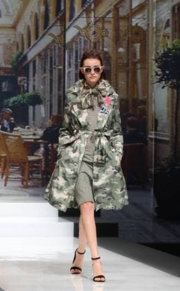 October 18, 2016, Tokyo, Japan - A model displays a creation of Japanese designer Yuki Torii at her 2017 spring summer collection in Tokyo as a part of Japan Fashion Week on Tuesday, October 18, 2016.  (lwxa005501)