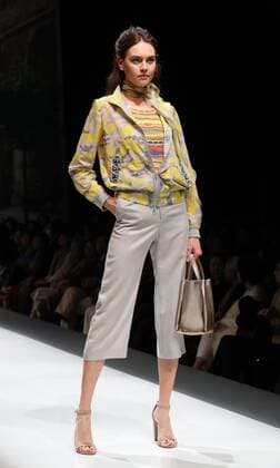 October 18, 2016, Tokyo, Japan - A model displays a creation of Japanese designer Yuki Torii at her 2017 spring summer collection in Tokyo as a part of Japan Fashion Week on Tuesday, October 18, 2016.  (lwxa005518)