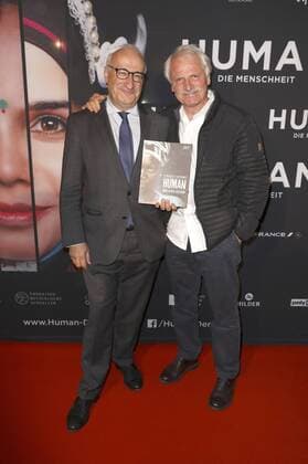 Philippe Etienne und Yann Arthus-Bertrand bei der Premiere des Dokumentarfilms Human - Die Menschheit im Delphi Filmpalast. Berlin, 18.10.2016 Foto:xS.xGabschx xFuturexImage