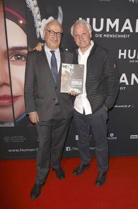 Philippe Etienne und Yann Arthus-Bertrand bei der Premiere des Dokumentarfilms Human - Die Menschheit im Delphi Filmpalast. Berlin, 18.10.2016 Foto:xS.xGabschx xFuturexImage