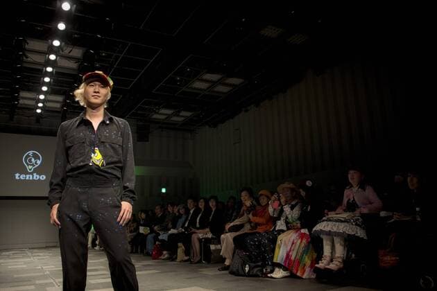 October 19, 2016 - Tokyo, Tokyo, Japan - A model presents a creation by Japanese designer Takafumi Tsuruta for his label Tenbo as part of Fashion Week Tokyo Spring Summer 2017. Tokyo Japan - ZUMAc166 20161019_zap_c166_002