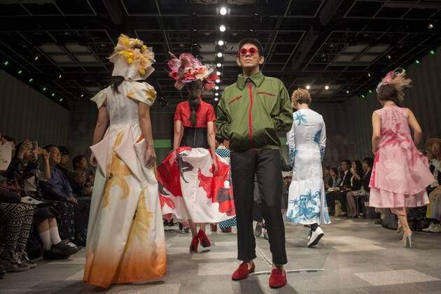 October 19, 2016 - Tokyo, Tokyo, Japan - A model presents a creation by Japanese designer Takafumi Tsuruta for his label Tenbo as part of Fashion Week Tokyo Spring Summer 2017. Tokyo Japan - ZUMAc166 20161019_zap_c166_038