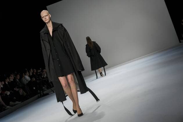 October 19, 2016 - Tokyo, Tokyo, Japan - A model presents a creation by designer Takeshi Kitazawa Emiko Sato for brand Dressedundressed as part of Fashion Week Tokyo Spring Summer 2017. Tokyo Japan - ZUMAc166 20161019_zap_c166_047