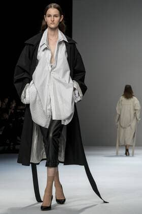 October 19, 2016 - Tokyo, Tokyo, Japan - A model presents a creation by designer Takeshi Kitazawa Emiko Sato for brand Dressedundressed as part of Fashion Week Tokyo Spring Summer 2017. Tokyo Japan - ZUMAc166 20161019_zap_c166_058