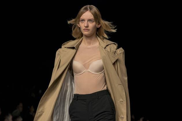 October 19, 2016 - Tokyo, Tokyo, Japan - A model presents a creation by designer Takeshi Kitazawa Emiko Sato for brand Dressedundressed as part of Fashion Week Tokyo Spring Summer 2017. Tokyo Japan - ZUMAc166 20161019_zap_c166_060