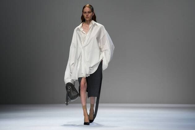 October 19, 2016 - Tokyo, Tokyo, Japan - A model presents a creation by designer Takeshi Kitazawa Emiko Sato for brand Dressedundressed as part of Fashion Week Tokyo Spring Summer 2017. Tokyo Japan - ZUMAc166 20161019_zap_c166_052