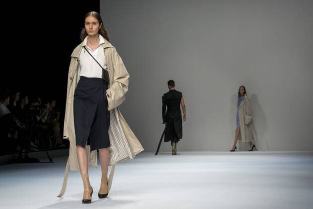 October 19, 2016 - Tokyo, Tokyo, Japan - A model presents a creation by designer Takeshi Kitazawa Emiko Sato for brand Dressedundressed as part of Fashion Week Tokyo Spring Summer 2017. Tokyo Japan - ZUMAc166 20161019_zap_c166_059