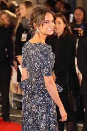 . 19 10 2016. London, United Kingdom. Alicia Vikander arriving at The Light Between Oceans premiere in London.  xStephenxLockx xi-Imagesx IIM-13649-0011