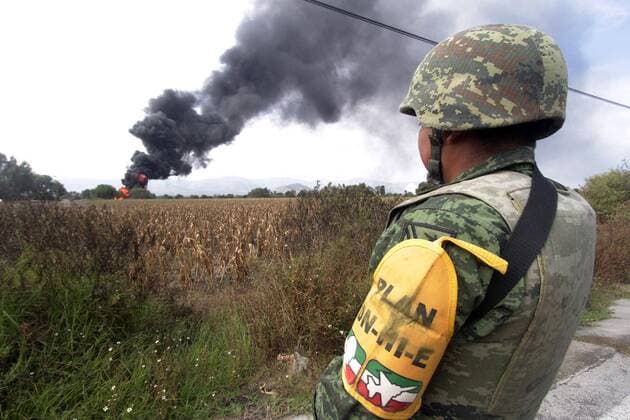 Bilder des Tages Explosion in PEMEX-Öllager in Mexiko October 19, 2016 - Mexico - PALMAR DE BRAVO, Pue. Explosion und Feuer in einem Pemex-Öllager in der Kommune Santa Cruz Monterrosas  - ZUMAu78_ 20161019_zaf_u78_013
