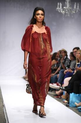 Fashion Week in der Dominikanischen Republik A model presents creations by Haitian designer Michel Chataigne during Dominican Republic Fashion Week in Santo Domingo, Dominican Republic, 19 October 2016. EFE ORLANDO BARRIA Dominican Republic Fashion Week !ACHTUNG: NUR REDAKTIONELLE NUTZUNG!  STO05 20161020-636125387112767272