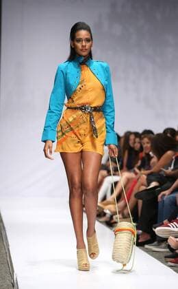 Fashion Week in der Dominikanischen Republik A model presents creations by Haitian designer Michel Chataigne during Dominican Republic Fashion Week in Santo Domingo, Dominican Republic, 19 October 2016. EFE ORLANDO BARRIA Dominican Republic Fashion Week !ACHTUNG: NUR REDAKTIONELLE NUTZUNG!  STO05 20161020-636125387172826502