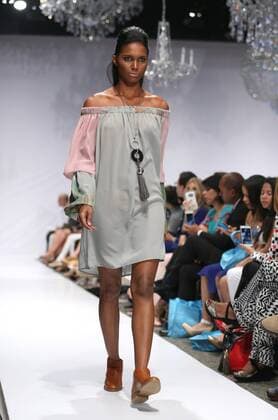 Fashion Week in der Dominikanischen Republik A model presents creations by Haitian designer Michel Chataigne during Dominican Republic Fashion Week in Santo Domingo, Dominican Republic, 19 October 2016. EFE ORLANDO BARRIA Dominican Republic Fashion Week !ACHTUNG: NUR REDAKTIONELLE NUTZUNG!  STO05 20161020-636125387190922270