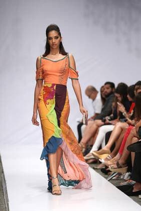 Fashion Week in der Dominikanischen Republik A model presents creations by Haitian designer Michel Chataigne during Dominican Republic Fashion Week in Santo Domingo, Dominican Republic, 19 October 2016. EFE ORLANDO BARRIA Dominican Republic Fashion Week !ACHTUNG: NUR REDAKTIONELLE NUTZUNG!  STO05 20161020-636125387209018038