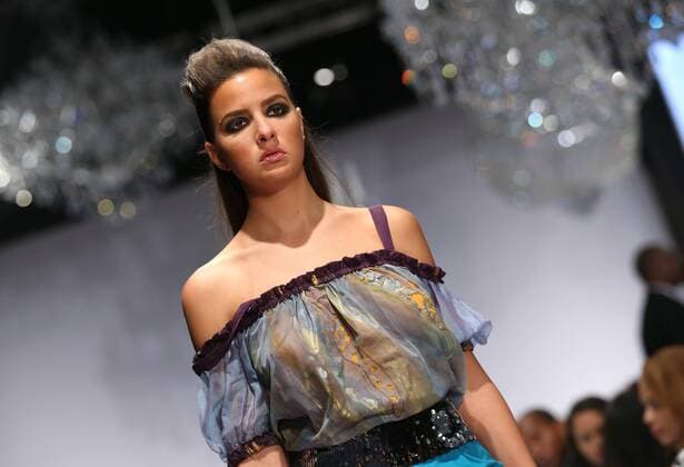 Fashion Week in der Dominikanischen Republik A model presents creations by Haitian designer Michel Chataigne during Dominican Republic Fashion Week in Santo Domingo, Dominican Republic, 19 October 2016. EFE ORLANDO BARRIA Dominican Republic Fashion Week !ACHTUNG: NUR REDAKTIONELLE NUTZUNG!  STO05 20161020-636125387832698042