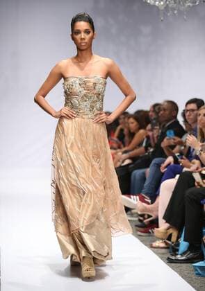 Fashion Week in der Dominikanischen Republik A model presents creations by Haitian designer Maguy Durce during Dominican Republic Fashion Week in Santo Domingo, Dominican Republic, 19 October 2016. EFE ORLANDO BARRIA Dominican Republic Fashion Week !ACHTUNG: NUR REDAKTIONELLE NUTZUNG!  STO05 20161020-636125387890261304