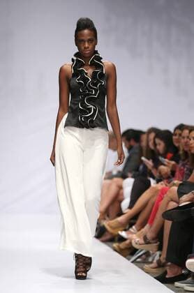 Fashion Week in der Dominikanischen Republik A model presents creations by Haitian designer Maguy Durce during Dominican Republic Fashion Week in Santo Domingo, Dominican Republic, 19 October 2016. EFE ORLANDO BARRIA Dominican Republic Fashion Week !ACHTUNG: NUR REDAKTIONELLE NUTZUNG!  STO05 20161020-636125387954532480