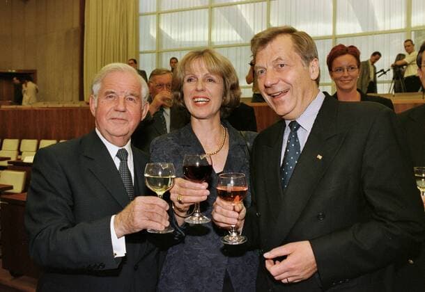Deutschland, Bonn, 14.07.2000 Empfang von Bundesratspräsident Kurt Biedenkopf in Bonn. Foto: v.l. Bundesratspräsident Kurt BIEDENKOPF, Bärbel DIECKMANN, Oberbürgermeisterin von Bonn und Berlins Regierender Bürgermeister Eberhard DIEPGEN. Empfang von Bundesratspräsident Kurt Biedenkopf