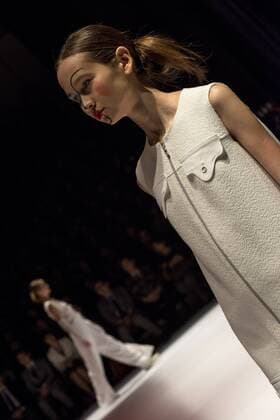 Tokyo Fashion Week - Hiroko Koshino Modenschau October 20, 2016 - Tokyo, Tokyo, Japan - A model walks the runway during the Hiroko Koshino show as part of Fashion Week Tokyo Spring Summer 2017. Tokyo Japan - ZUMAc166 20161020_zap_c166_006