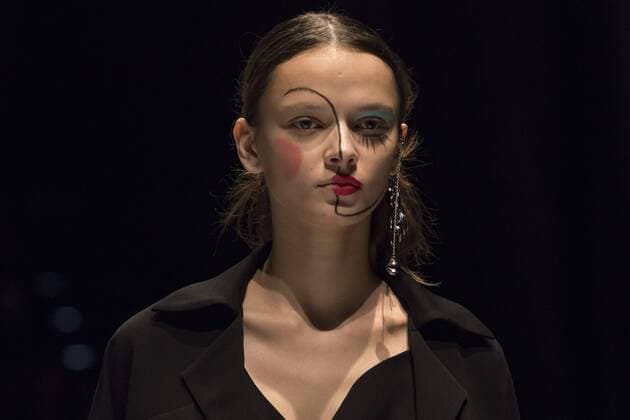 Tokyo Fashion Week - Hiroko Koshino Modenschau October 20, 2016 - Tokyo, Tokyo, Japan - A model walks the runway during the Hiroko Koshino show as part of Fashion Week Tokyo Spring Summer 2017. Tokyo Japan - ZUMAc166 20161020_zap_c166_009
