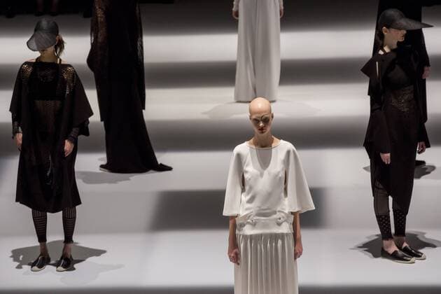 Tokyo Fashion Week - Hiroko Koshino Modenschau October 20, 2016 - Tokyo, Tokyo, Japan - A model walks the runway during the Hiroko Koshino show as part of Fashion Week Tokyo Spring Summer 2017. Tokyo Japan - ZUMAc166 20161020_zap_c166_010
