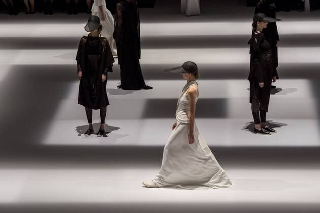 Tokyo Fashion Week - Hiroko Koshino Modenschau October 20, 2016 - Tokyo, Tokyo, Japan - A model walks the runway during the Hiroko Koshino show as part of Fashion Week Tokyo Spring Summer 2017. Tokyo Japan - ZUMAc166 20161020_zap_c166_021