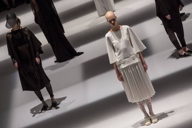 Tokyo Fashion Week - Hiroko Koshino Modenschau October 20, 2016 - Tokyo, Tokyo, Japan - A model walks the runway during the Hiroko Koshino show as part of Fashion Week Tokyo Spring Summer 2017. Tokyo Japan - ZUMAc166 20161020_zap_c166_032