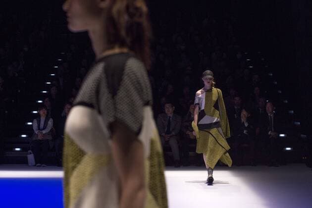 Tokyo Fashion Week - Hiroko Koshino Modenschau October 20, 2016 - Tokyo, Tokyo, Japan - A model walks the runway during the Hiroko Koshino show as part of Fashion Week Tokyo Spring Summer 2017. Tokyo Japan - ZUMAc166 20161020_zap_c166_007
