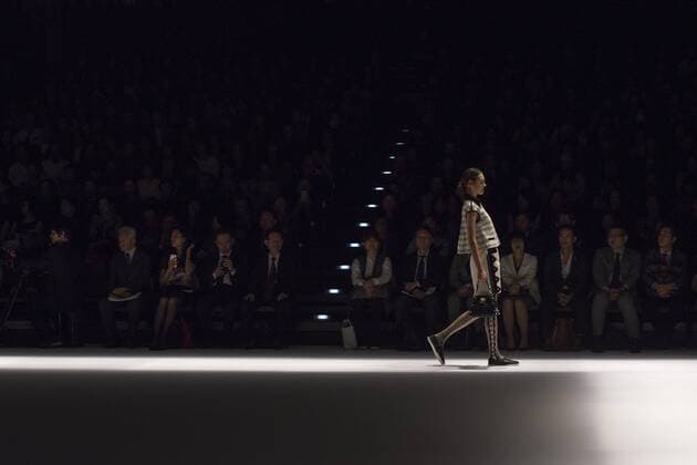 Tokyo Fashion Week - Hiroko Koshino Modenschau October 20, 2016 - Tokyo, Tokyo, Japan - A model walks the runway during the Hiroko Koshino show as part of Fashion Week Tokyo Spring Summer 2017. Tokyo Japan - ZUMAc166 20161020_zap_c166_011