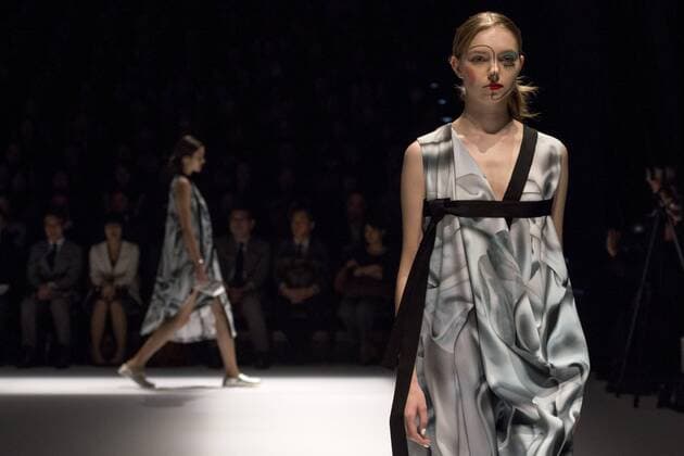 Tokyo Fashion Week - Hiroko Koshino Modenschau October 20, 2016 - Tokyo, Tokyo, Japan - A model walks the runway during the Hiroko Koshino show as part of Fashion Week Tokyo Spring Summer 2017. Tokyo Japan - ZUMAc166 20161020_zap_c166_017