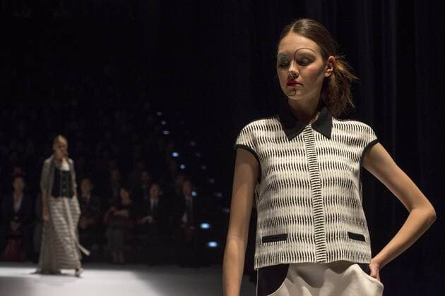 Tokyo Fashion Week - Hiroko Koshino Modenschau October 20, 2016 - Tokyo, Tokyo, Japan - A model walks the runway during the Hiroko Koshino show as part of Fashion Week Tokyo Spring Summer 2017. Tokyo Japan - ZUMAc166 20161020_zap_c166_002