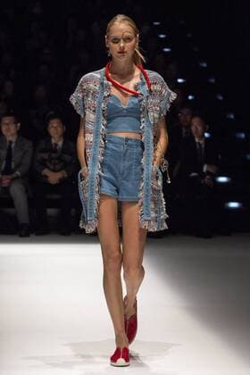 Tokyo Fashion Week - Hiroko Koshino Modenschau October 20, 2016 - Tokyo, Tokyo, Japan - A model walks the runway during the Hiroko Koshino show as part of Fashion Week Tokyo Spring Summer 2017. Tokyo Japan - ZUMAc166 20161020_zap_c166_008
