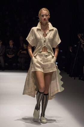 Tokyo Fashion Week - Hiroko Koshino Modenschau October 20, 2016 - Tokyo, Tokyo, Japan - A model walks the runway during the Hiroko Koshino show as part of Fashion Week Tokyo Spring Summer 2017. Tokyo Japan - ZUMAc166 20161020_zap_c166_012