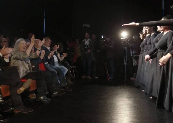 Verleihung Prinzessin-von-Asturien-Preis in Oviedo Spanish actress and director Nuria Espert (L) Princess of Asturias Award of the Arts 2016 at the tribute titled Espectacular (Spectacular) after Espert s visit at the ESAD acting school in Gijon, Asturias, Spain, 20 October 2016. TRIBUTE OF YOUNG ACTRESSES TO NURIA ESPERT, PRINCESS OF ASTURIAS AWARD IN ARTS 2016 !ACHTUNG: NUR REDAKTIONELLE NUTZUNG!  GIJ001 20161020-636125927459051266