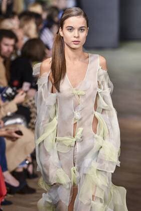 (161020) -- TBILISI, Oct. 20, 2016 -- A model presents a creation by Lara Quint from Georgia during Tbilisi Fashion Week Spring Summer 2017, in Tbilisi, capital of Georgia, Oct. 20, 2016. ) GEORGIA-TBILISI-FASHION WEEK GiorgixInduashvili 