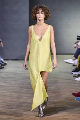 (161020) -- TBILISI, Oct. 20, 2016 -- A model presents a creation by Lara Quint from Georgia during Tbilisi Fashion Week Spring Summer 2017, in Tbilisi, capital of Georgia, Oct. 20, 2016. ) GEORGIA-TBILISI-FASHION WEEK GiorgixInduashvili 