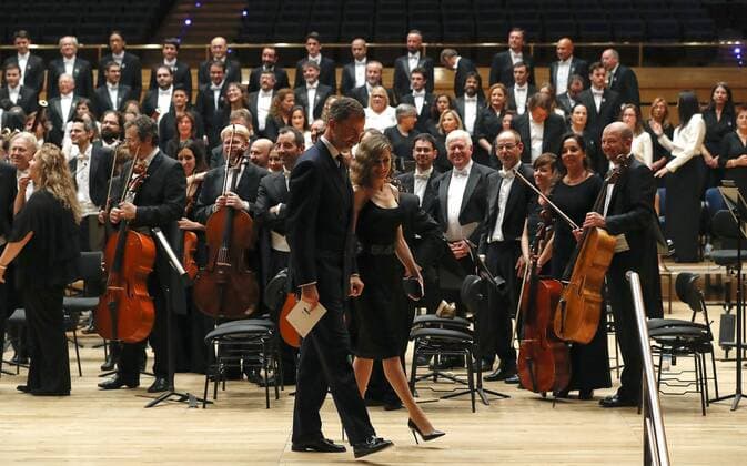 Verleihung Prinzessin-von-Asturien-Preis in Oviedo Spain s King Felipe VI (C-L) and Queen Letizia (C-R) after attending to the XXV Princess of Asturias Awards Concert in Oviedo, in the province of Asturias, northern Spain, 20 October 2016. The Princess of Asturias awards handover ceremony will be held at the Campoamor Theatre in Oviedo on 21 October. Spanish royal couple chair the XXV Princess of Asturias Awards Concert !ACHTUNG: NUR REDAKTIONELLE NUTZUNG!  20161020-636125973961118771