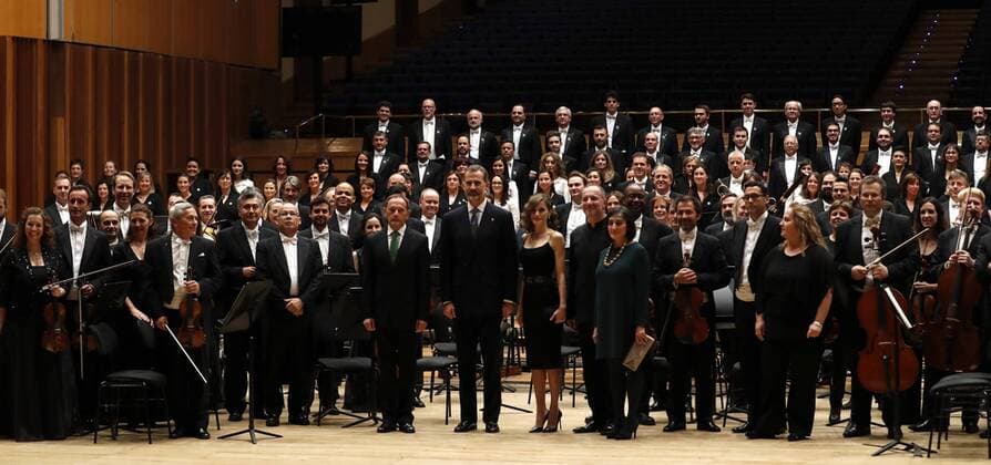 Bilder des Tages Verleihung Prinzessin-von-Asturien-Preis in Oviedo Spain s King Felipe VI (C-L) and Queen Letizia (C-R) after attending to the XXV Princess of Asturias Awards Concert in Oviedo, in the province of Asturias, northern Spain, 20 October 2016. The Princess of Asturias awards handover ceremony will be held at the Campoamor Theatre in Oviedo on 21 October. Spanish royal couple chair the XXV Princess of Asturias Awards Concert !ACHTUNG: NUR REDAKTIONELLE NUTZUNG!  20161020-636125974039741763