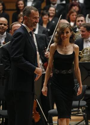 Verleihung Prinzessin-von-Asturien-Preis in Oviedo Spain s King Felipe VI (L) and Queen Letizia (R) after attending to the XXV Princess of Asturias Awards Concert in Oviedo, in the province of Asturias, northern Spain, 20 October 2016. The Princess of Asturias awards handover ceremony will be held at the Campoamor Theatre in Oviedo on 21 October. Spanish royal couple chair the XXV Princess of Asturias Awards Concert !ACHTUNG: NUR REDAKTIONELLE NUTZUNG!  20161020-636125973978278551