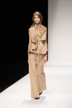 A model on the runway during the Anne Sofie Madsen 2017 spring summer collection show at Amazon Fashion Week Tokyo 2017 S S.  (qdm_AnneSofieMadsen_AFWT17SS_04)