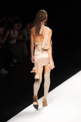 A model on the runway during the Anne Sofie Madsen 2017 spring summer collection show at Amazon Fashion Week Tokyo 2017 S S.  (qdm_AnneSofieMadsen_AFWT17SS_26)