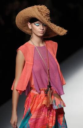 October 21, 2016, Tokyo, Japan - A model displays a creation of Japanese designer Yuma Koshino at her 2017 spring summer collection in Tokyo as a part of Japan Fashion Week on Friday, October 21, 2016.  (lwxa005636)