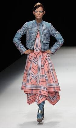 October 21, 2016, Tokyo, Japan - A model displays a creation of Japanese designer Yuma Koshino at her 2017 spring summer collection in Tokyo as a part of Japan Fashion Week on Friday, October 21, 2016.  (lwxa005649)