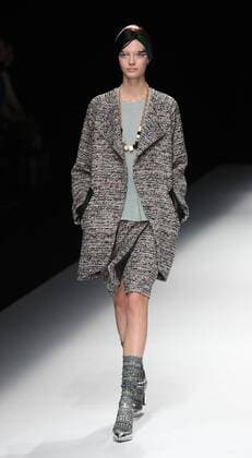 October 21, 2016, Tokyo, Japan - A model displays a creation of Japanese designer Yuma Koshino at her 2017 spring summer collection in Tokyo as a part of Japan Fashion Week on Friday, October 21, 2016.  (lwxa005651)