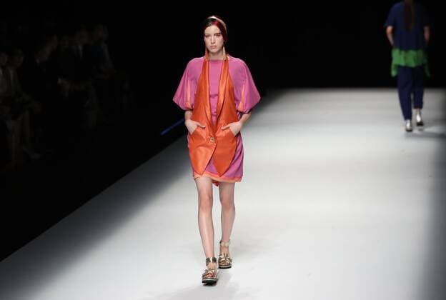 October 21, 2016, Tokyo, Japan - A model displays a creation of Japanese designer Yuma Koshino at her 2017 spring summer collection in Tokyo as a part of Japan Fashion Week on Friday, October 21, 2016.  (lwxa005657)