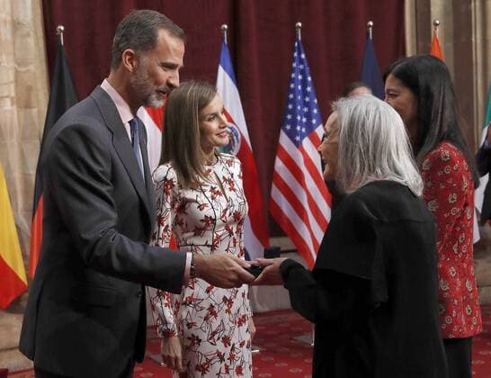 Spain s King Felipe VI (L) and Queen Letizia welcome Spanish actress Nuria Espert (2nd-R), Princess of Asturias Award for Arts 2016 award-winner, and her daughter Alicia Moreno during the audience they granted to the laureates of Princess of Asturias Awards 2016 in Oviedo, Asturias region, northern Spain, 21 October 2016. The 36th edition of the Princess of Asturias Awards awarding ceremony will be held in Oviedo later on the day. Audience to laureates of Princess of Asturias Awards !ACHTUNG: NUR REDAKTIONELLE NUTZUNG!  20161021-636126544236748024